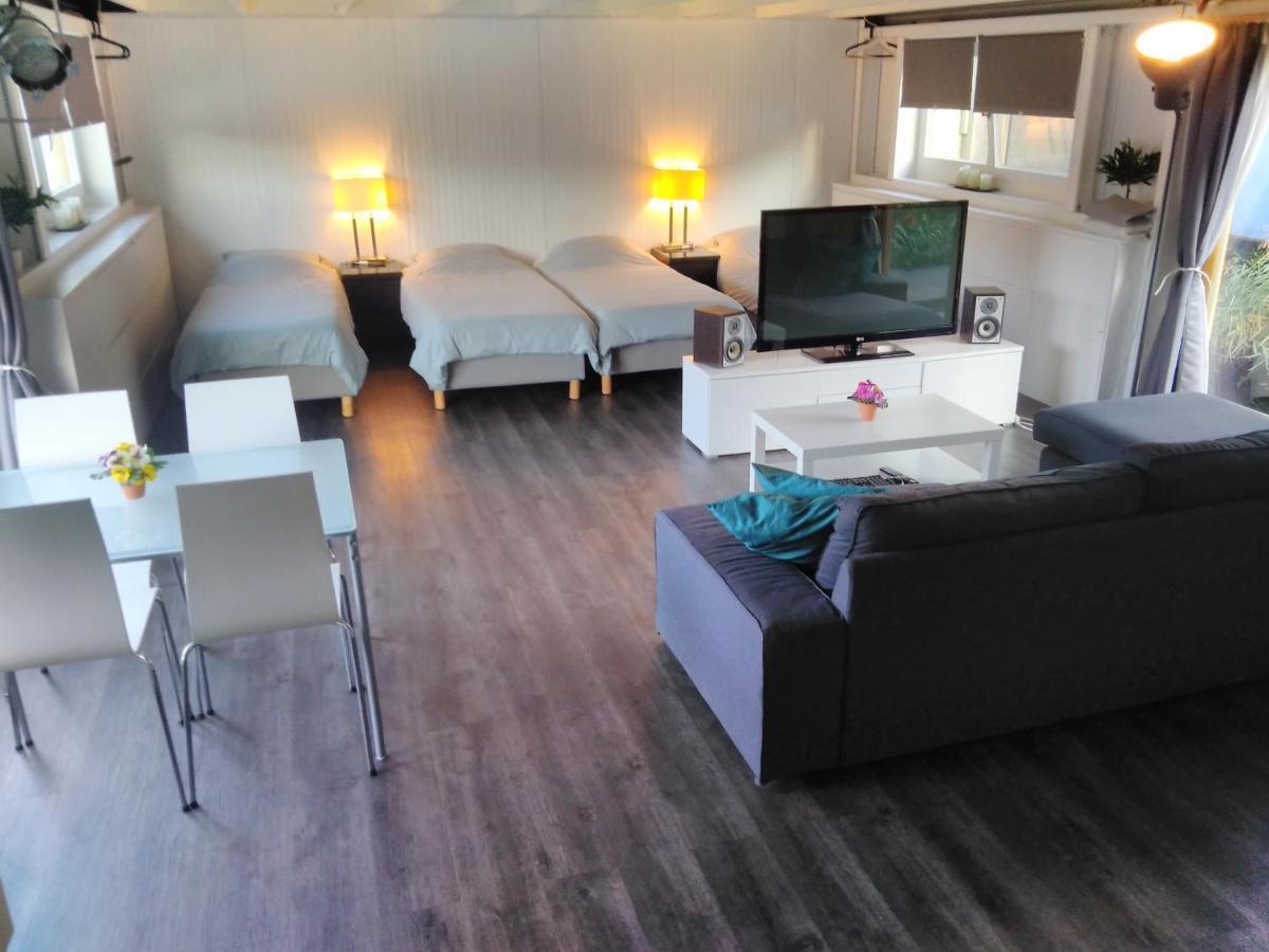 Boathouse Amsterdam With Bikes Bed & Breakfast Exterior photo