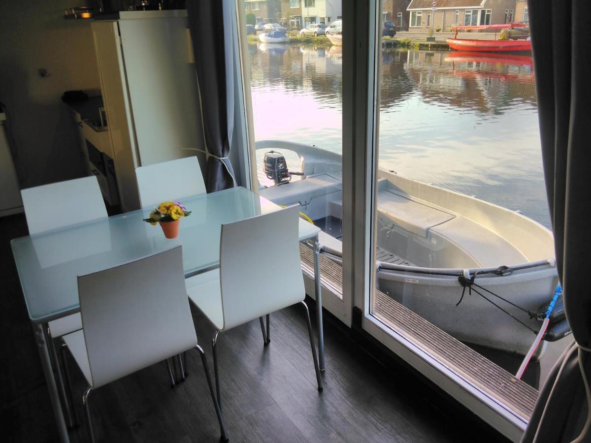 Boathouse Amsterdam With Bikes Bed & Breakfast Exterior photo