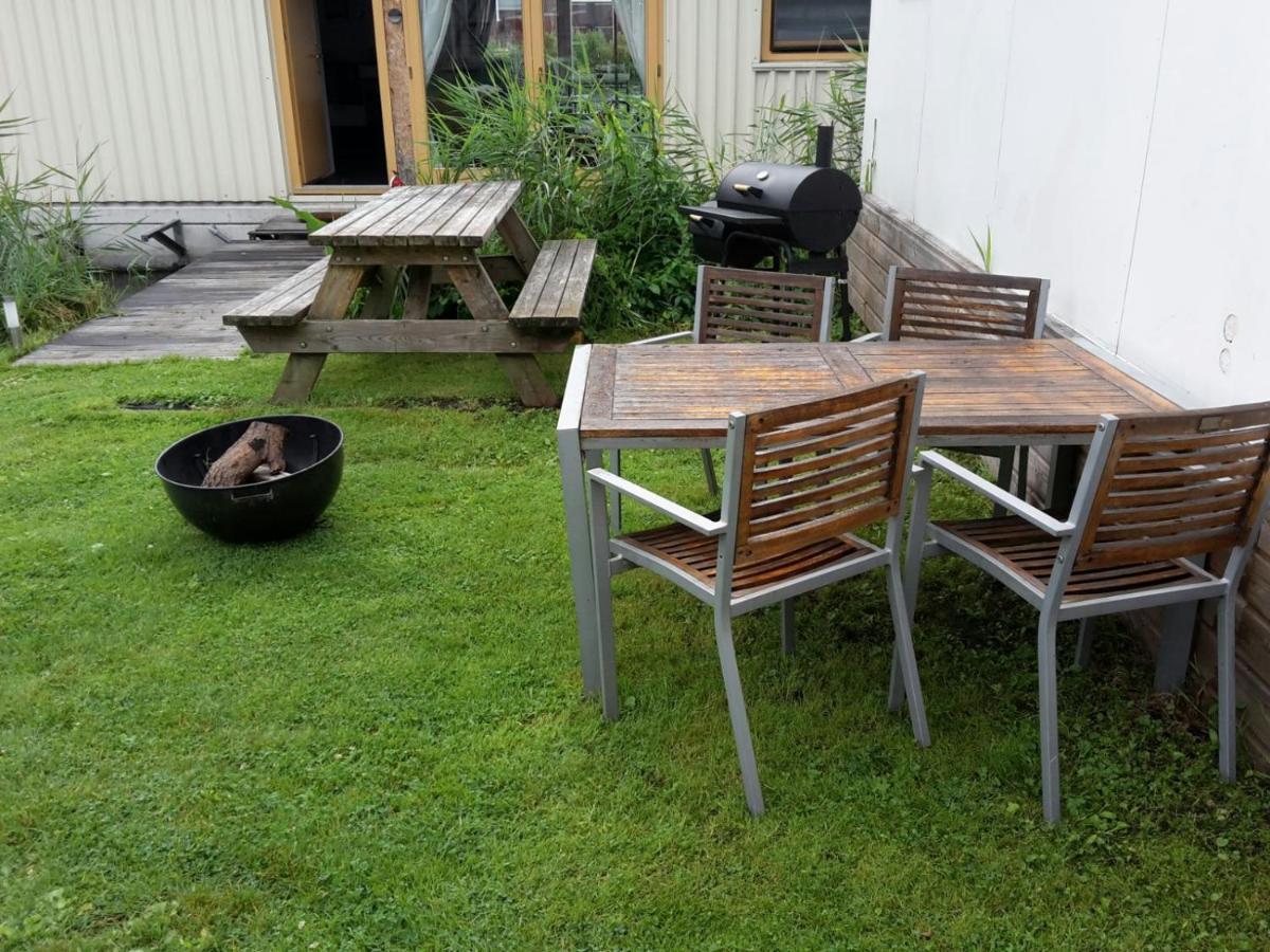 Boathouse Amsterdam With Bikes Bed & Breakfast Exterior photo