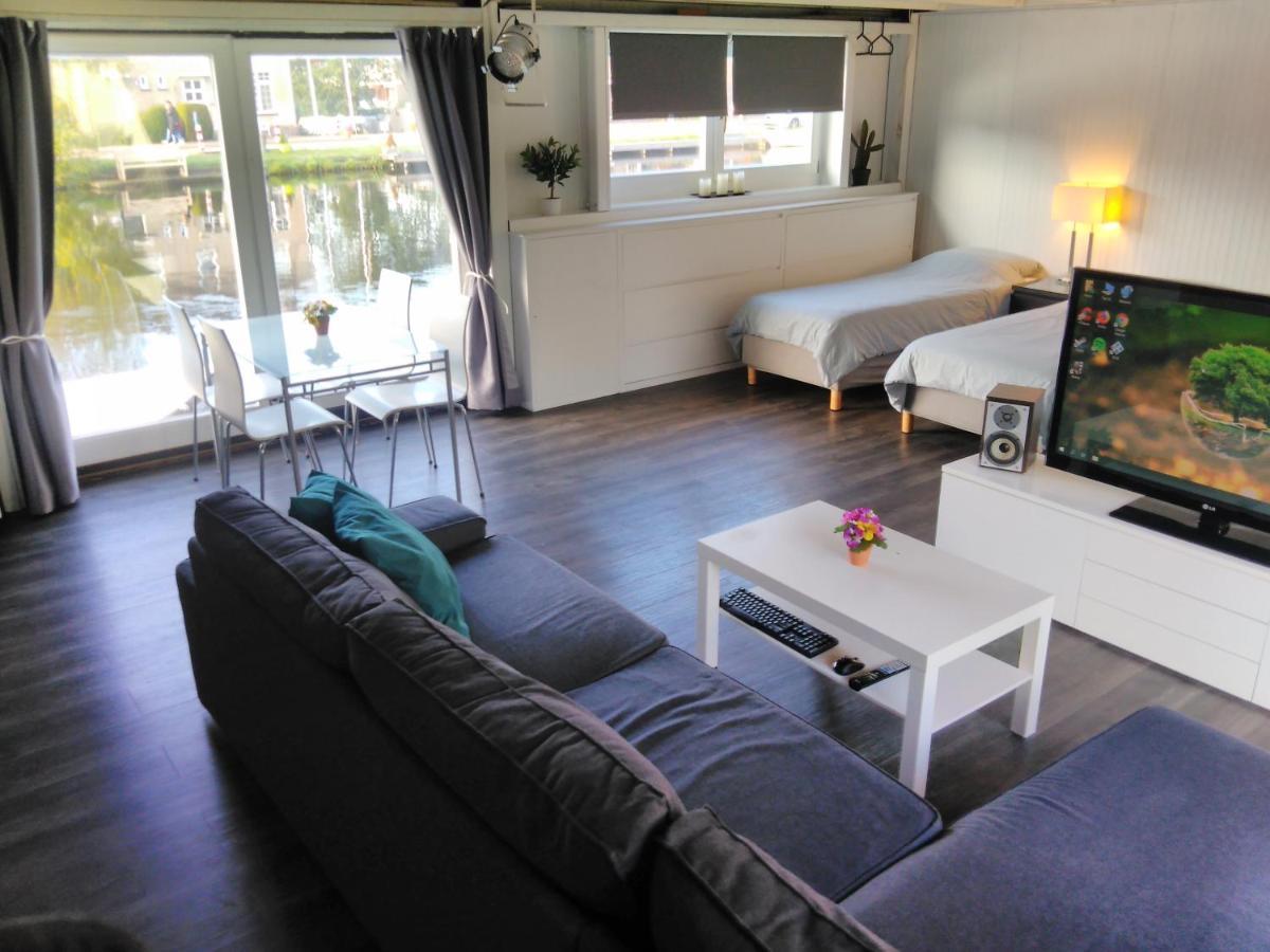 Boathouse Amsterdam With Bikes Bed & Breakfast Exterior photo