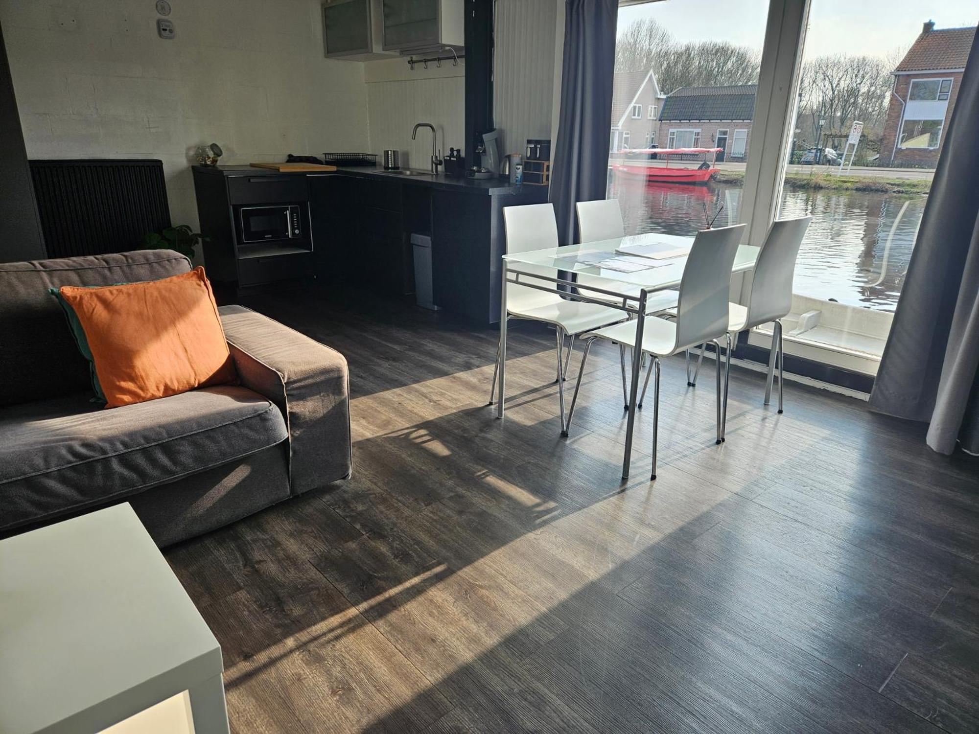 Boathouse Amsterdam With Bikes Bed & Breakfast Exterior photo